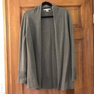 Joan Vas’s Cashmere sweater